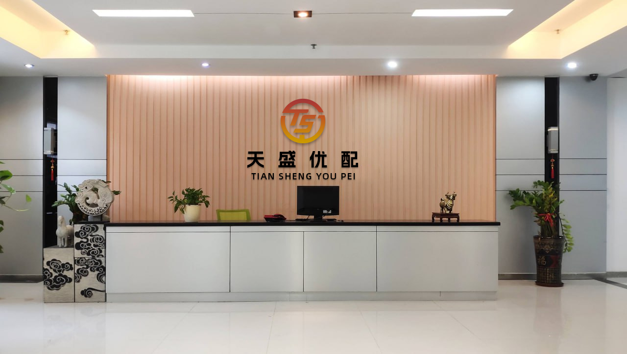 易配宝 “苏超”扬州vs泰州赛前，5架飞机拉烟暖场